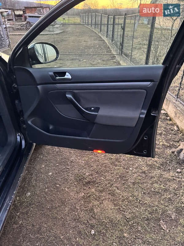 Седан Volkswagen Jetta 2006 в Надворной