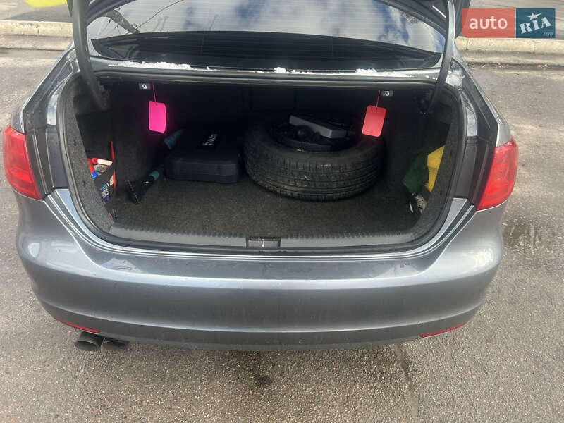 Седан Volkswagen Jetta 2011 в Харькове