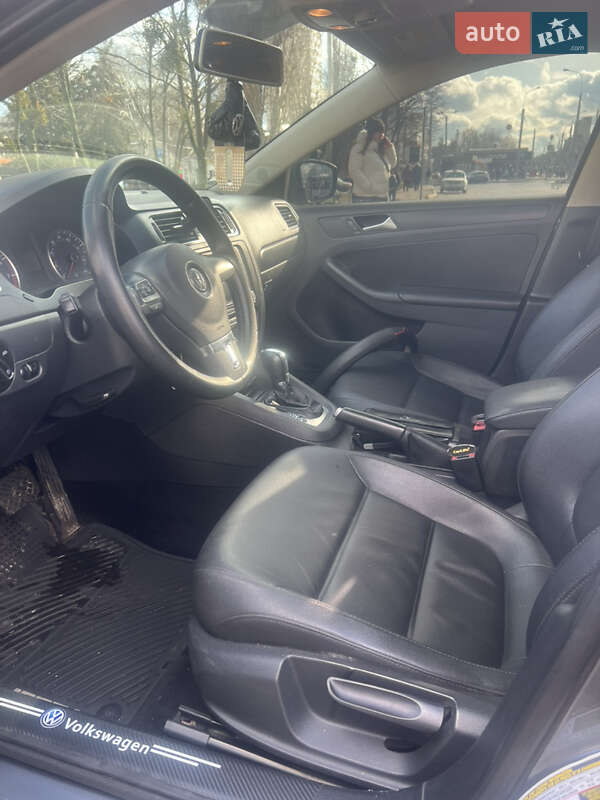 Седан Volkswagen Jetta 2011 в Харькове