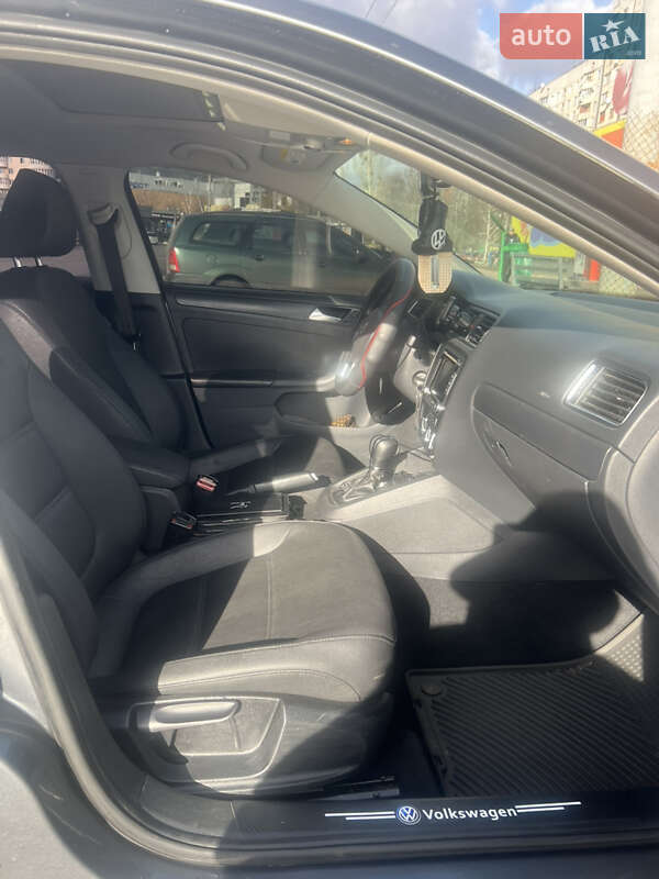 Седан Volkswagen Jetta 2011 в Харькове