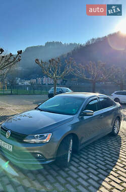 Седан Volkswagen Jetta 2015 в 
