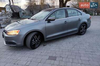 Седан Volkswagen Jetta 2013 в 