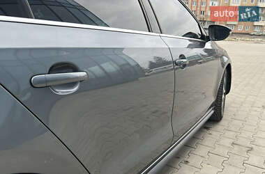 Седан Volkswagen Jetta 2012 в 