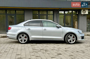 Седан Volkswagen Jetta 2015 в Новояворівську