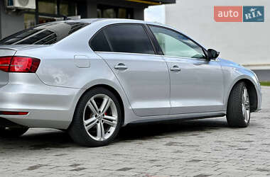 Седан Volkswagen Jetta 2015 в Новояворівську