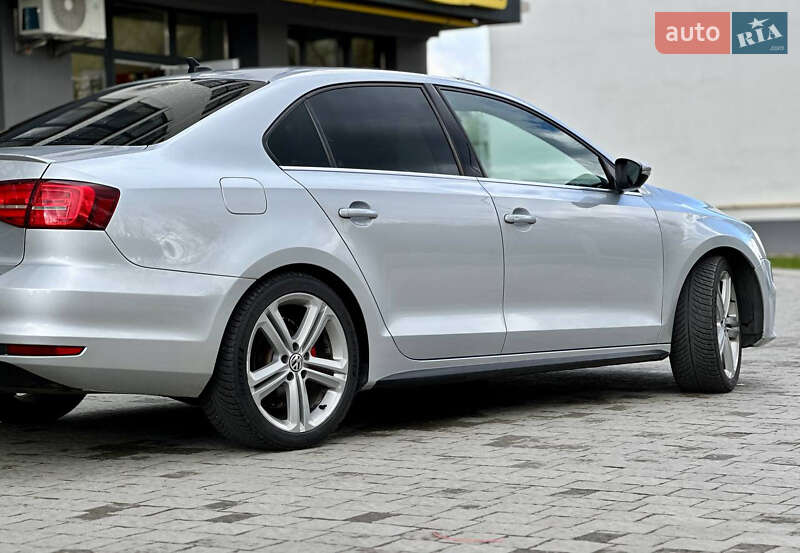 Седан Volkswagen Jetta 2015 в Новояворівську