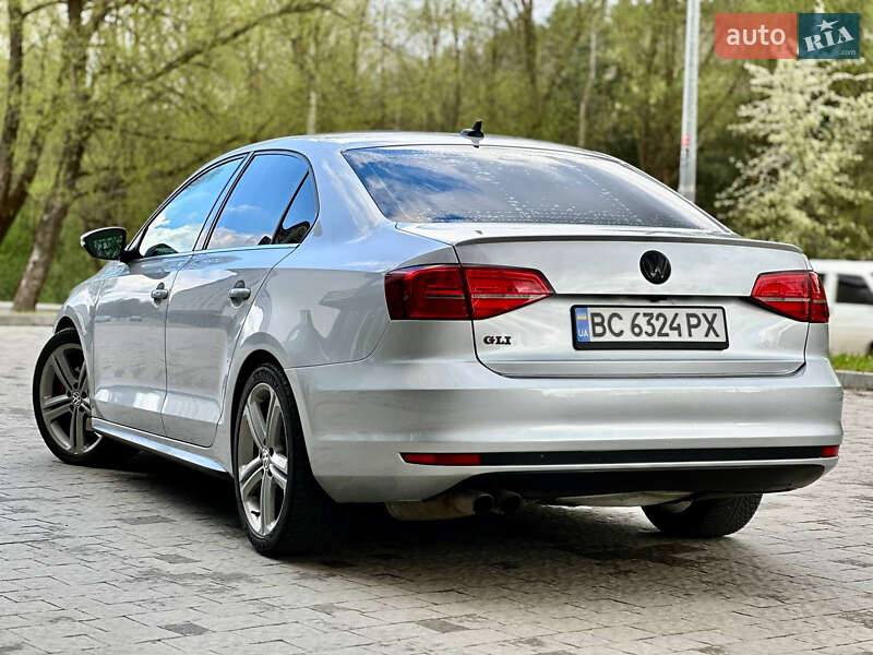 Седан Volkswagen Jetta 2015 в Новояворівську