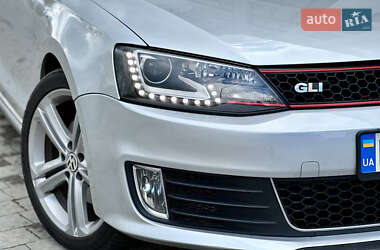 Седан Volkswagen Jetta 2015 в Новояворівську