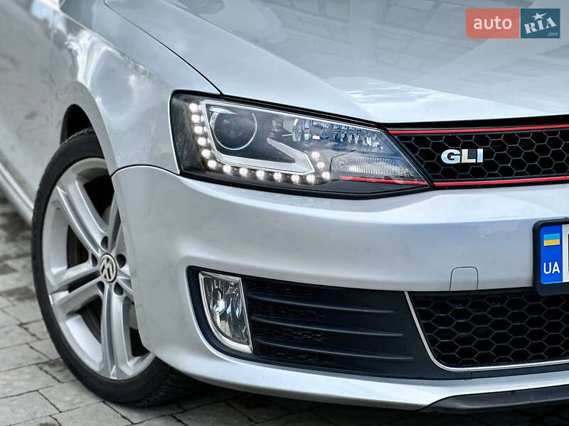 Седан Volkswagen Jetta 2015 в Новояворівську