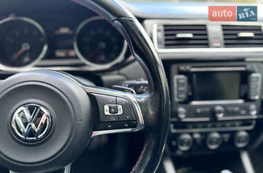 Седан Volkswagen Jetta 2015 в Новояворівську