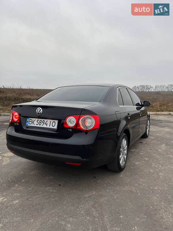 Седан Volkswagen Jetta 2010 в Рівному