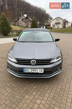 Седан Volkswagen Jetta 2016 в Львові