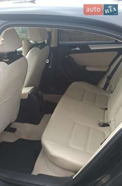 Седан Volkswagen Jetta 2012 в 