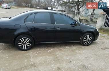 Седан Volkswagen Jetta 2006 в Шумську