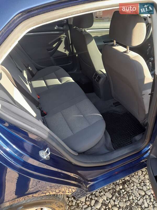 Седан Volkswagen Jetta 2005 в Хусті