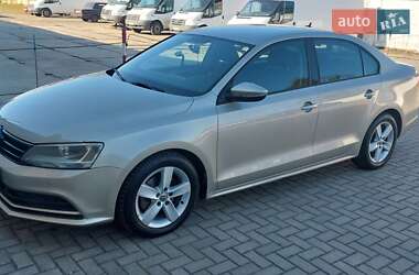 Седан Volkswagen Jetta 2015 в 