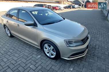 Седан Volkswagen Jetta 2015 в 
