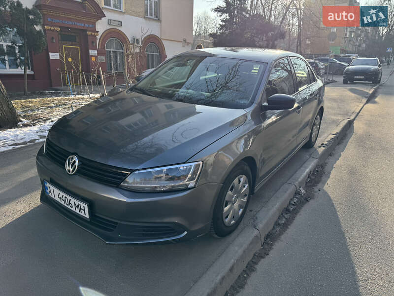 Седан Volkswagen Jetta 2013 в Києві