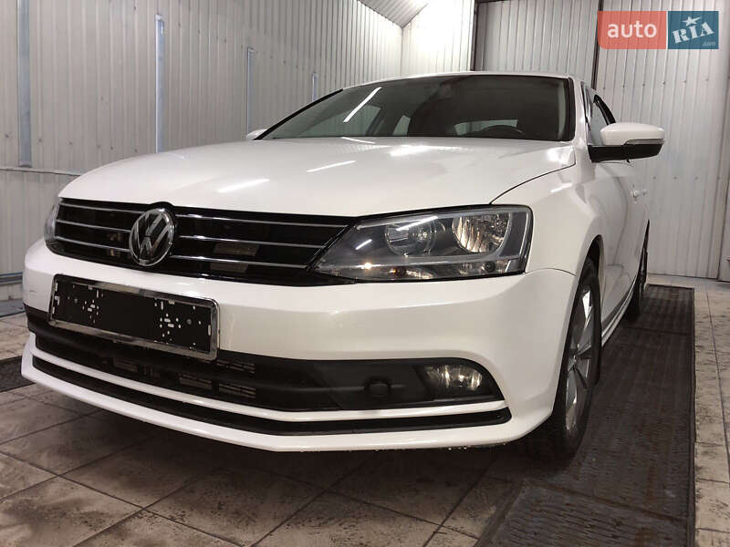 Седан Volkswagen Jetta 2015 в Ржищеве