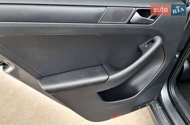 Седан Volkswagen Jetta 2015 в 