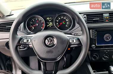 Седан Volkswagen Jetta 2015 в 