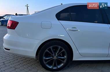 Седан Volkswagen Jetta 2015 в Львове