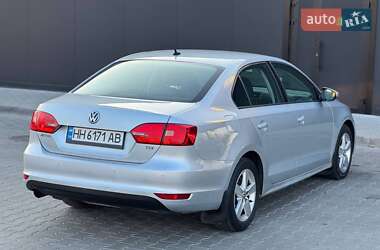Седан Volkswagen Jetta 2011 в 