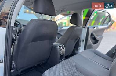 Седан Volkswagen Jetta 2011 в 