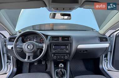 Седан Volkswagen Jetta 2011 в 