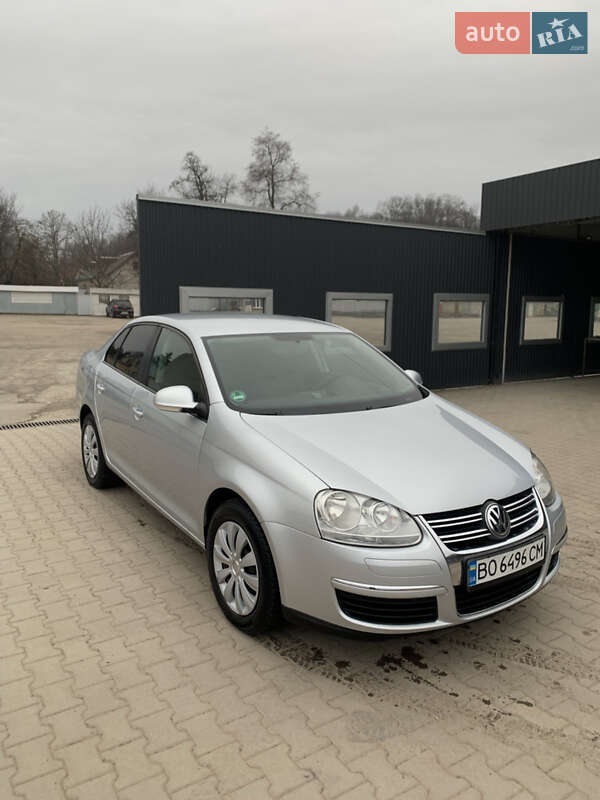 Седан Volkswagen Jetta 2005 в Бучаче