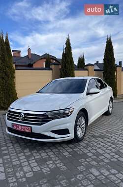 Седан Volkswagen Jetta 2020 в Львове