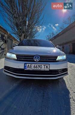 Седан Volkswagen Jetta 2015 в Днепре