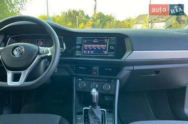 Седан Volkswagen Jetta 2018 в 