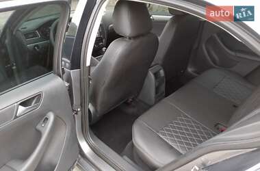 Седан Volkswagen Jetta 2015 в 