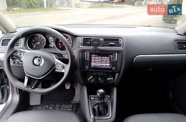 Седан Volkswagen Jetta 2015 в 