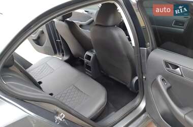 Седан Volkswagen Jetta 2015 в 