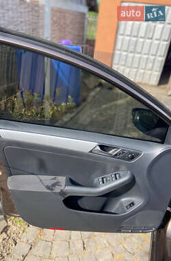 Седан Volkswagen Jetta 2011 в 