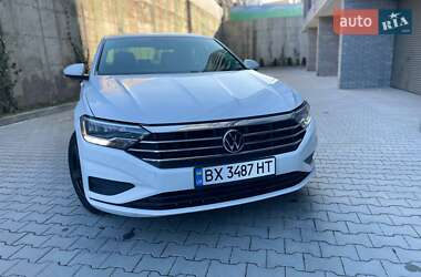 Седан Volkswagen Jetta 2018 в 