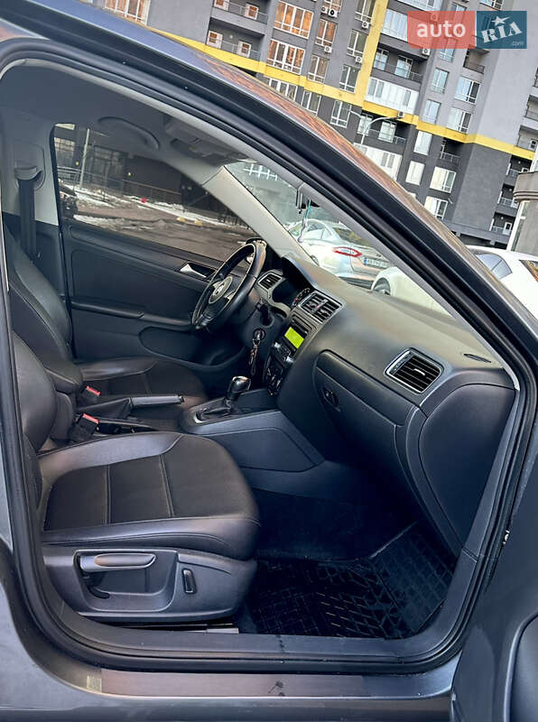 Седан Volkswagen Jetta 2014 в Чернігові