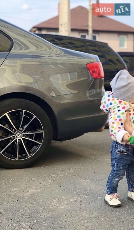 Седан Volkswagen Jetta 2014 в Чернігові