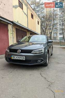 Седан Volkswagen Jetta 2013 в Львові