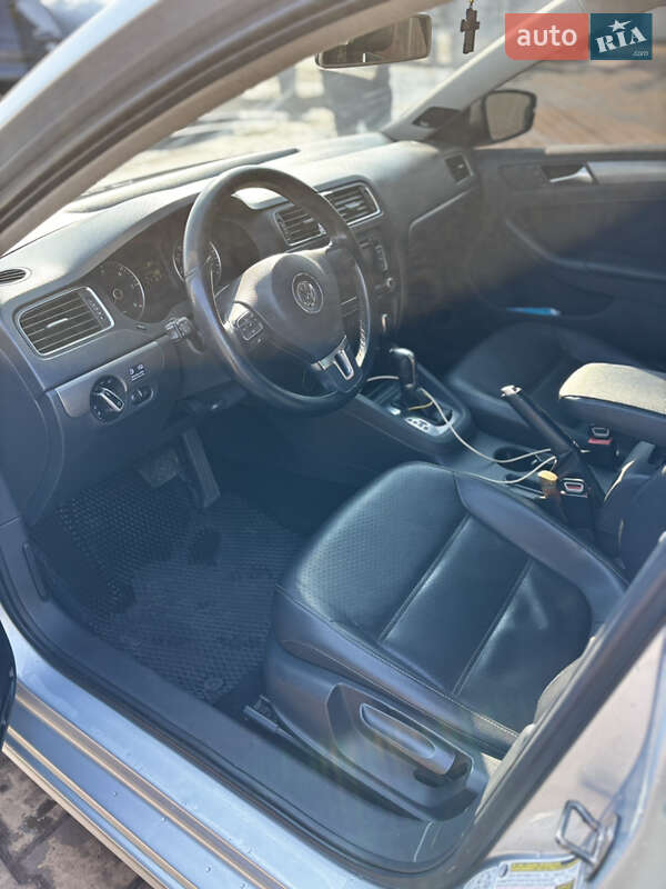 Седан Volkswagen Jetta 2012 в Кривому Розі