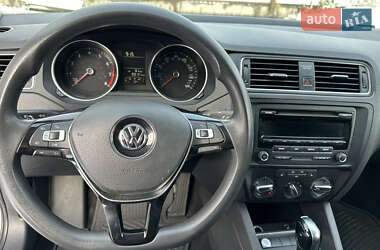 Седан Volkswagen Jetta 2015 в Львове