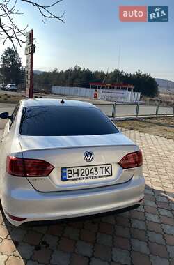 Седан Volkswagen Jetta 2012 в Одесі