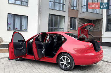 Седан Volkswagen Jetta 2013 в Львове