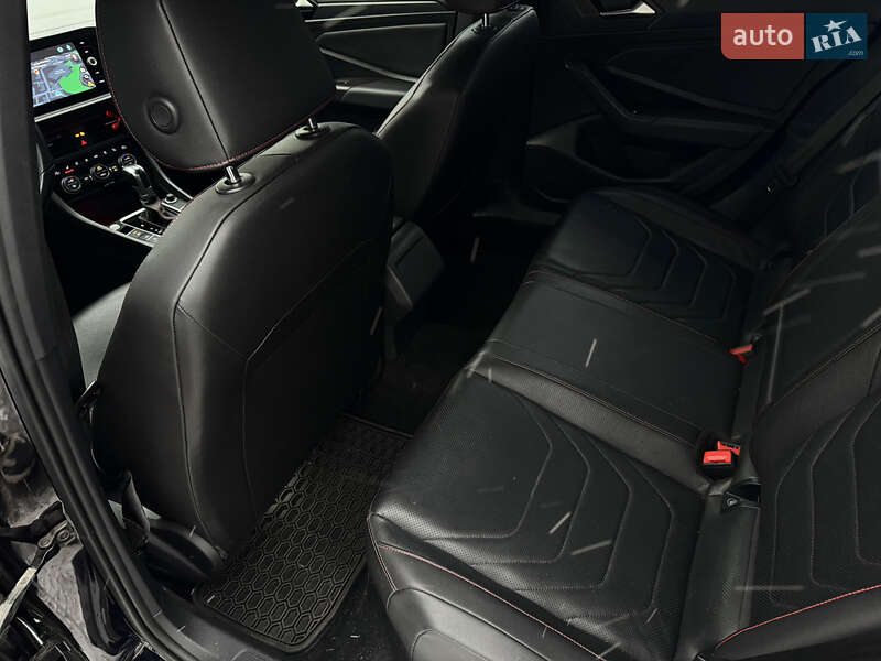 Седан Volkswagen Jetta 2019 в Киеве