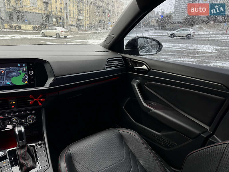 Седан Volkswagen Jetta 2019 в Киеве