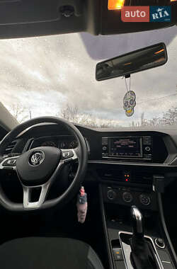 Седан Volkswagen Jetta 2018 в 