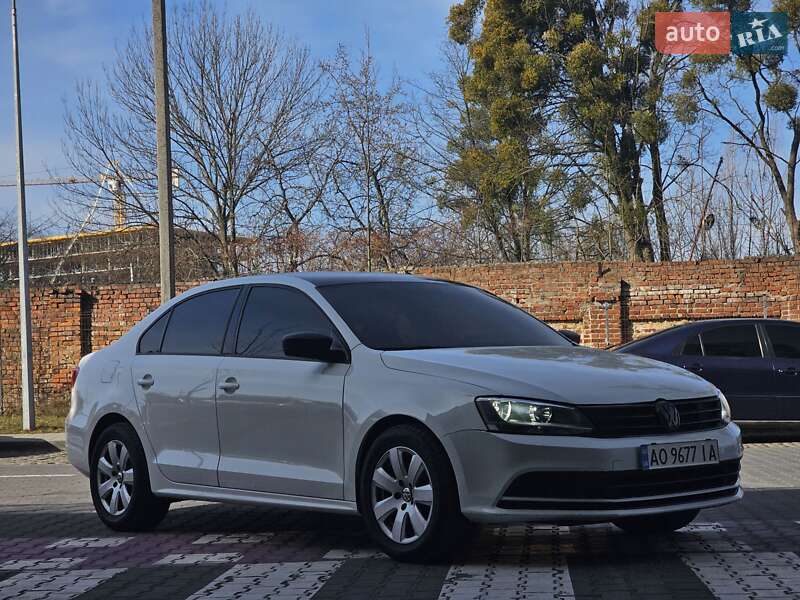 Седан Volkswagen Jetta 2015 в Львове