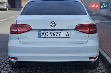 Седан Volkswagen Jetta 2015 в Львове